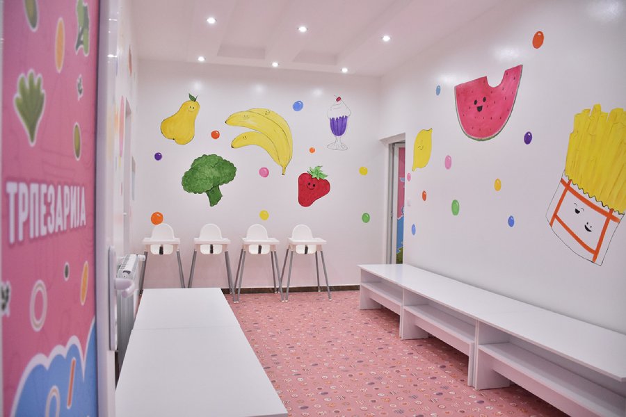 Unutrašnji prostor privatnog vrtića Mega Kids 4 namenjen obrocima i svakodnevnim aktivnostima dece